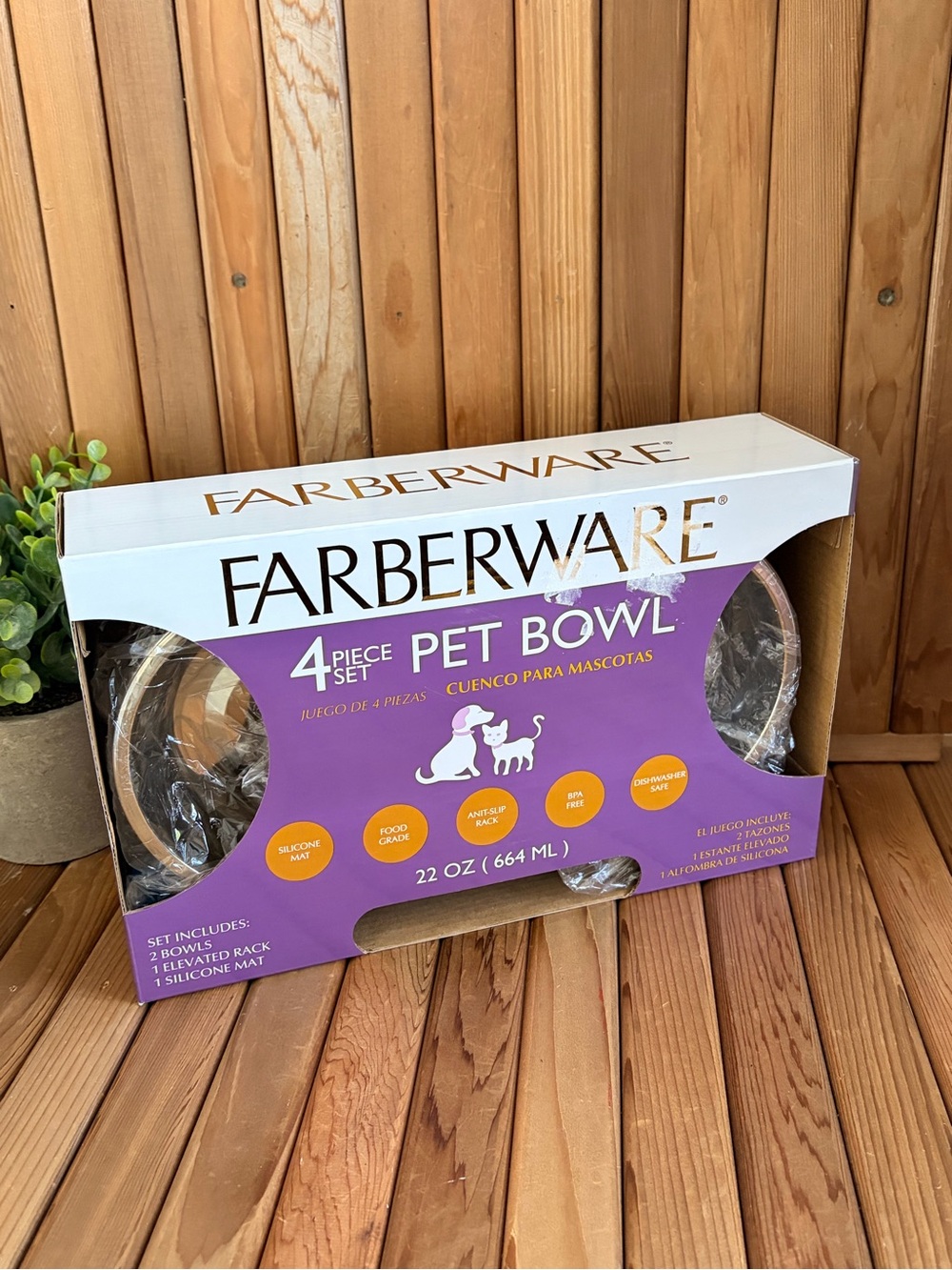 Farberware 4-Piece Pet Bowl Set: Two Bowls Elevated Rack and Silicone Mat